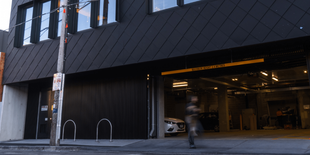Decjuba's Aluminum Batten Facade Redefines Urban Charm