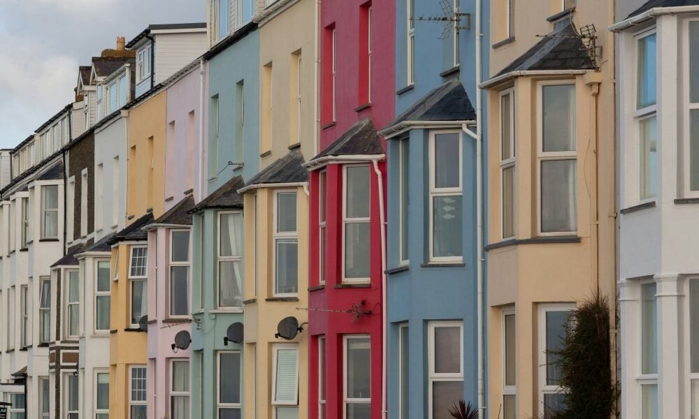 Why Neighborhood Insight Is Key for Renters—and How Rently & Local Logic Turn Browsers Into Bookings