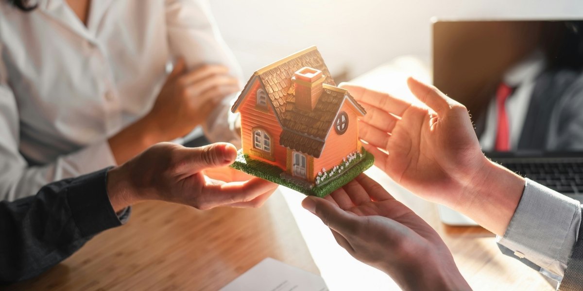 Mortgage Rates Hit 10-Month Low What It Means for Buyers