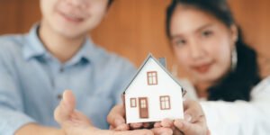 Mortgage Applications Tumble 5.2% as Rates Reach 4-Week High