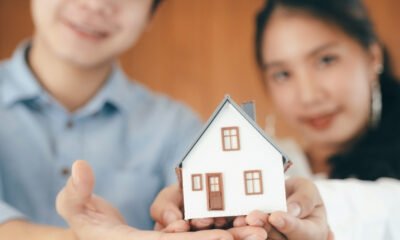 Mortgage Applications Tumble 5.2% as Rates Reach 4-Week High