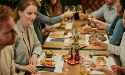 How Online Entertainment Communities Help Players Make Smarter Decisions