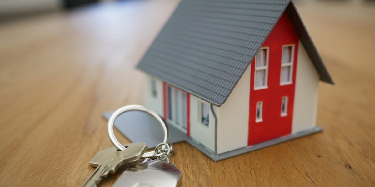 More Home Sellers Reduce Asking Prices as Summer Market Slows