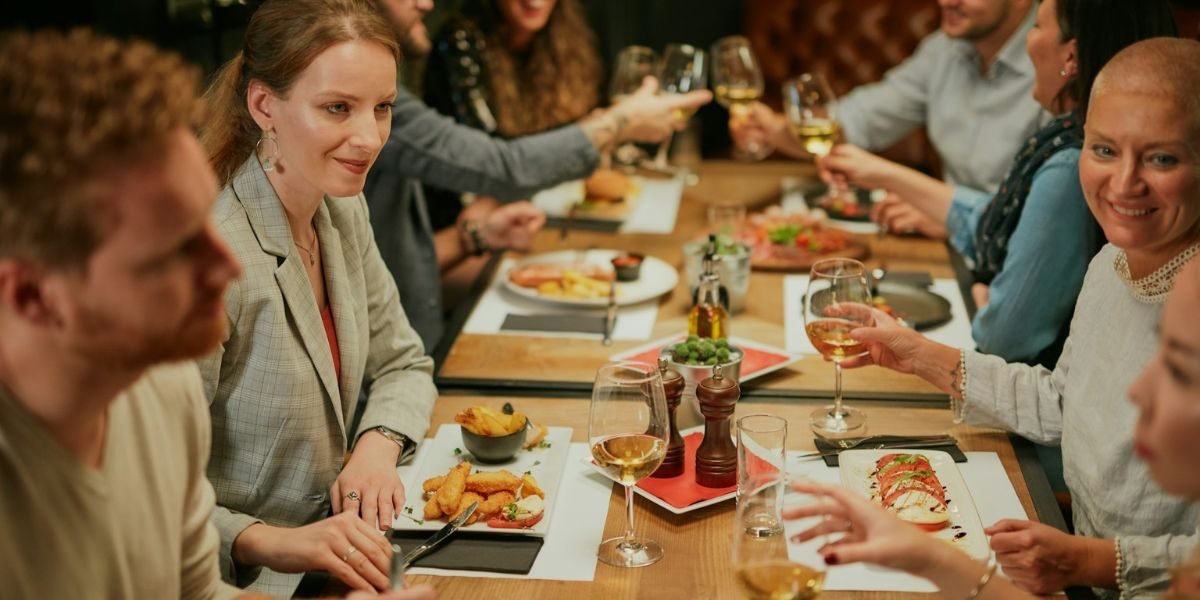 How Online Entertainment Communities Help Players Make Smarter Decisions