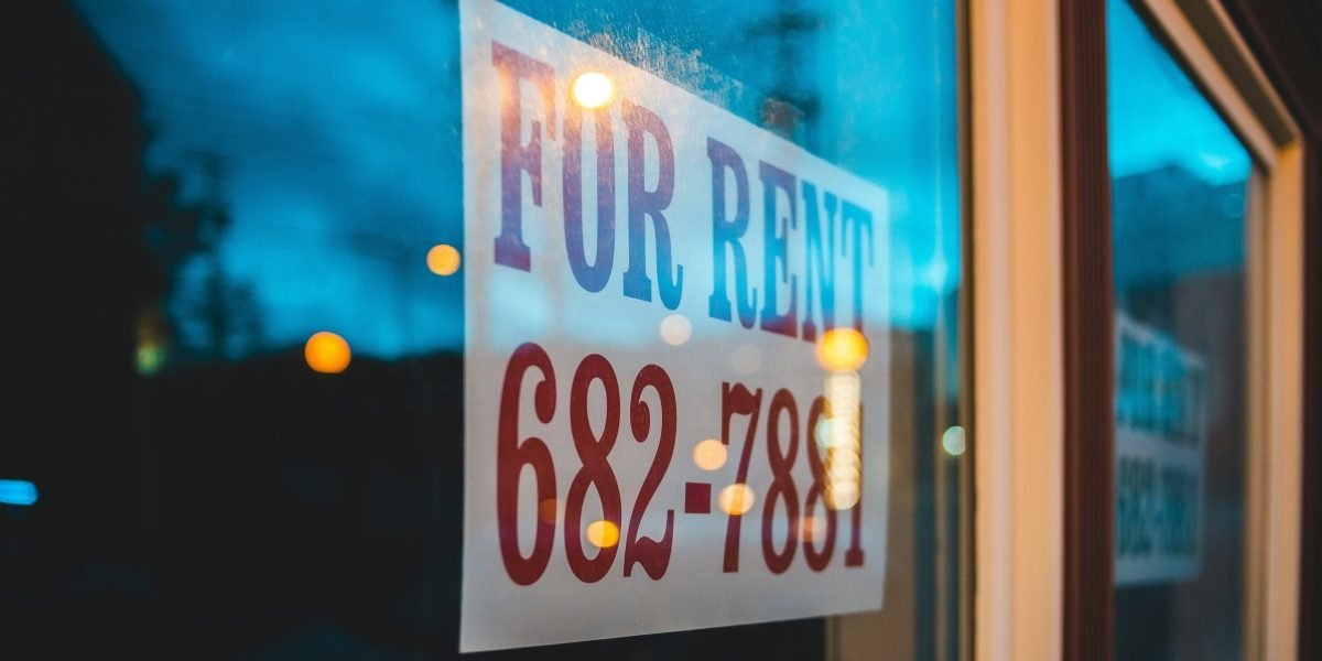 Why Are Brokers Still Ignoring Lease Expiration Data as an Off-Market Signal?